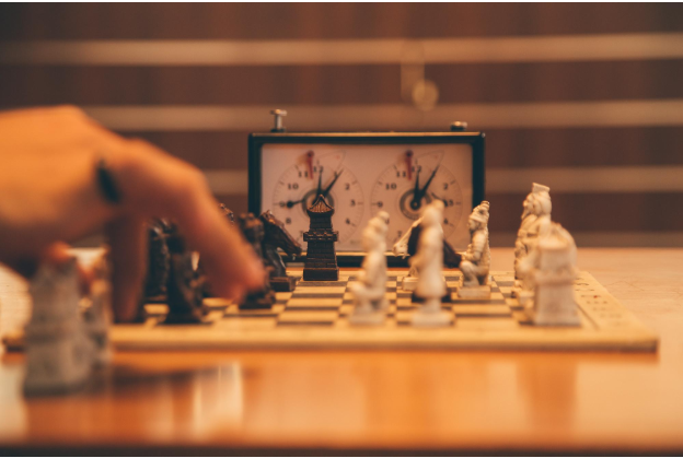 Mastering the Fundamentals: Why Beginner Chess Training Makes a Difference